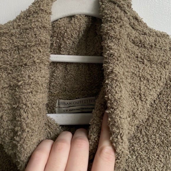 Mossy green turtleneck 🍵 - Picture 3 of 4